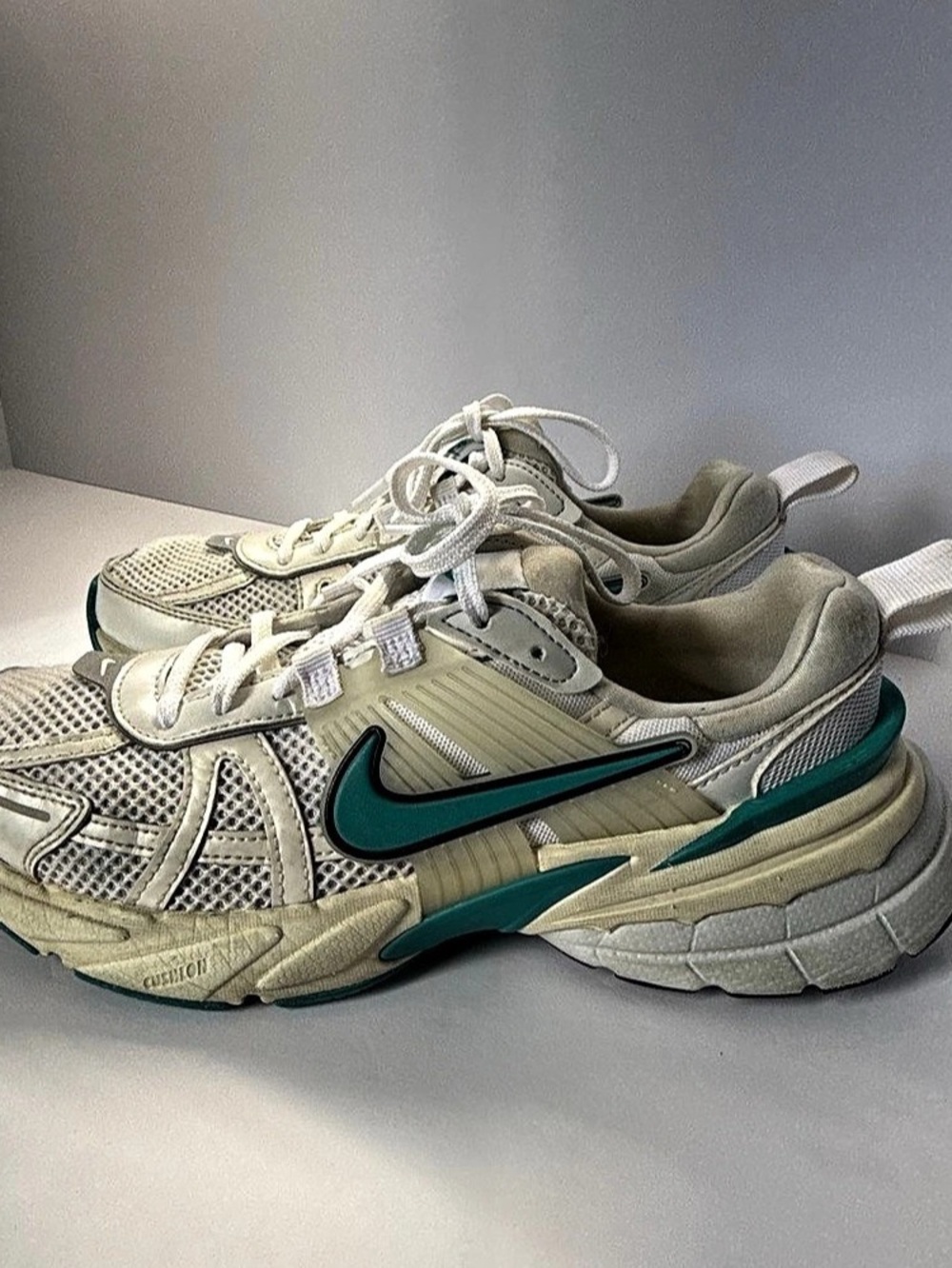 Nike V2K Run 'White/Dusty Cactus' (FD0736-105) Womens Size 10 / Men’s Size